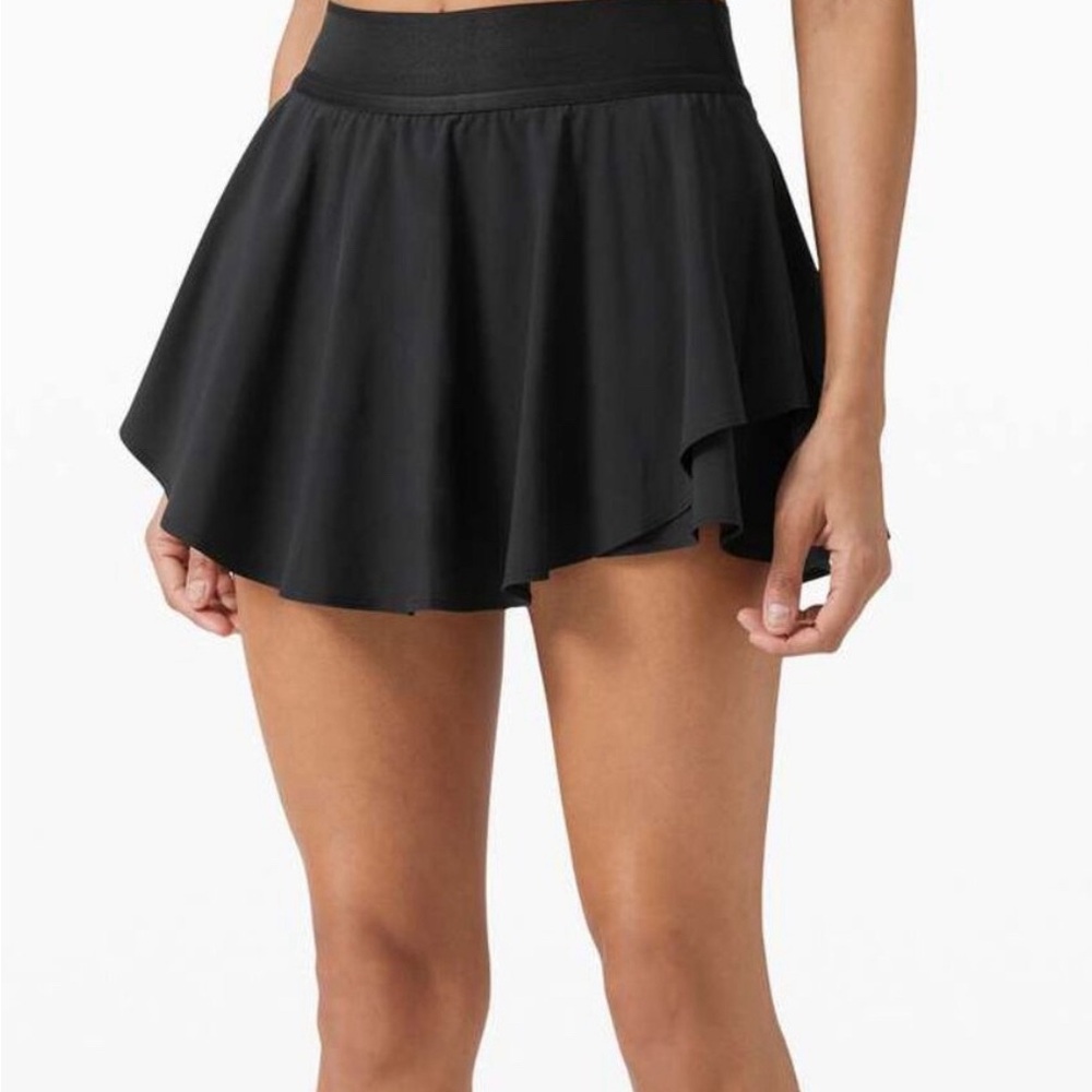 Lululemon court rival HR tennis skirt in black size 4